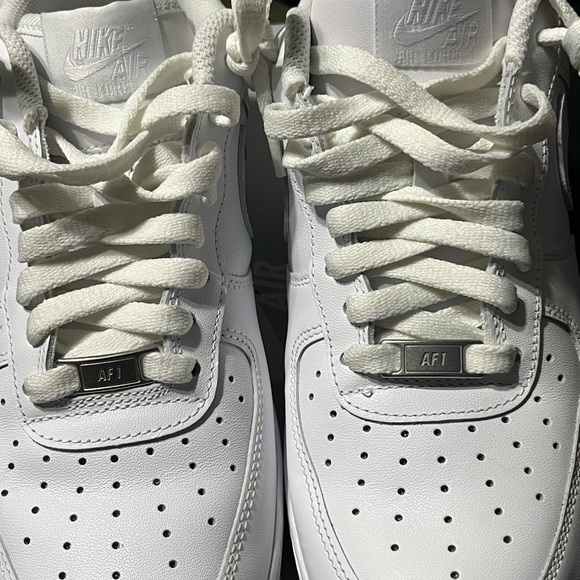 Nike Air Force 1s ‘07 Triple White Mens Size 9 - Picture 8 of 8